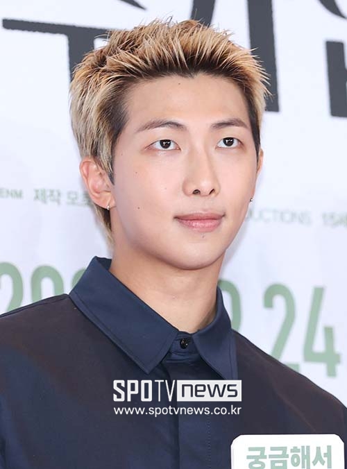 "꽁초 무단 투기" 방탄소년단 RM, 日 금연구역 흡연 논란→묵묵부답 속 美 출국[종합]