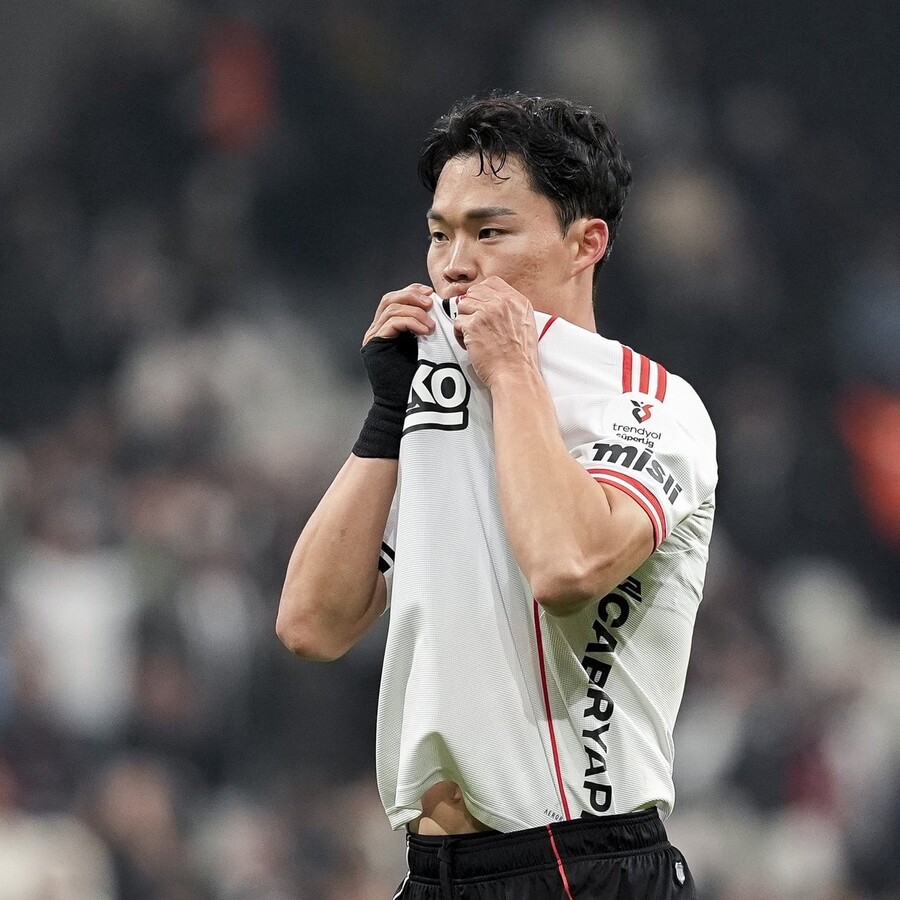 "오현규, 찬스 10번이면 5골 넣는 공격수" 62살 해설가 작심 호평…'韓 스트라이커 저평가'에 분노 "윙어도 없는데 홀로 분전"