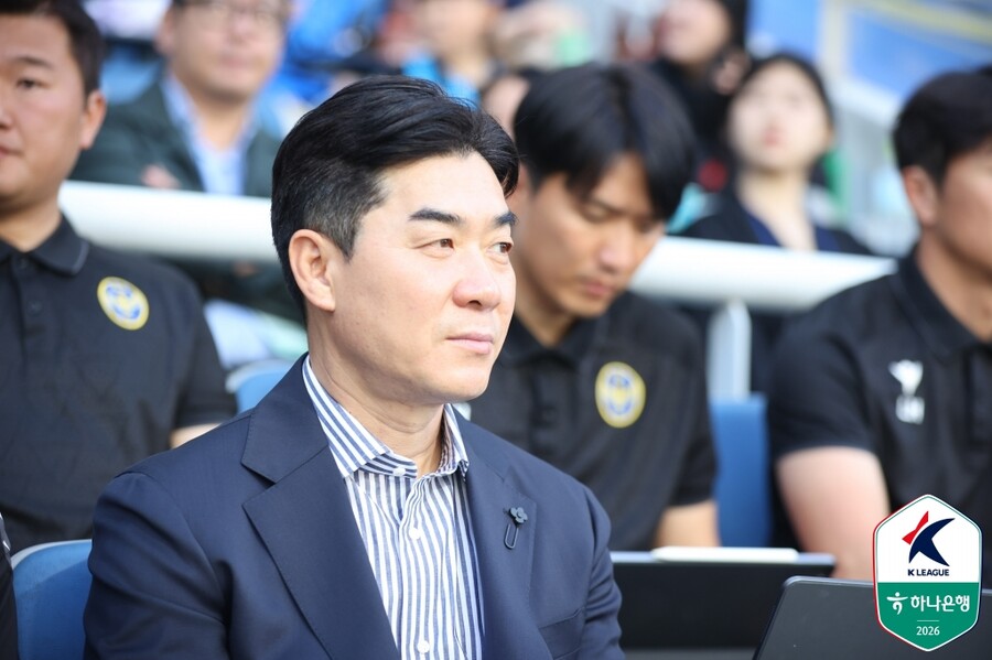 [SPO 현장] '3위 도약' 윤정환 감독, "사실 페리어 못 넣으면 어떻게 하나 걱정했어"