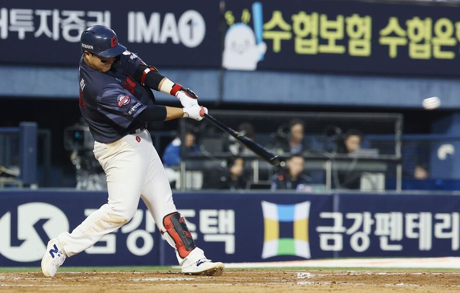▲ 여전히 큰 기대를 모으며 반등 시점이 주목받고 있는 한동희 ⓒ연합뉴스
