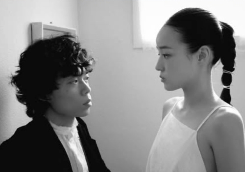 오존, '전소니 동생' ♥전주니와 내일(26일) 결혼 발표..독특한 웨딩화보 '감각적'