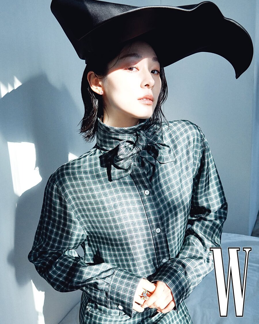 ▲ 김연아가 단발머리로 변신해 눈길을 끌었다. 출처|패션 매거진 'W KOREA' 공식 SNS
