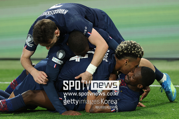 “이기고, 비기고, 패배할 자격 있었다” PSG, ‘챔스 사상 첫’ 역대급 난타전 끝 5-4 뮌헨 제압 ‘김민재·이강인 결장’