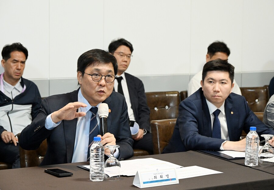 문체부 최휘영 장관(왼쪽)과 대한체육회 유승민 회장 ⓒ대한체육회