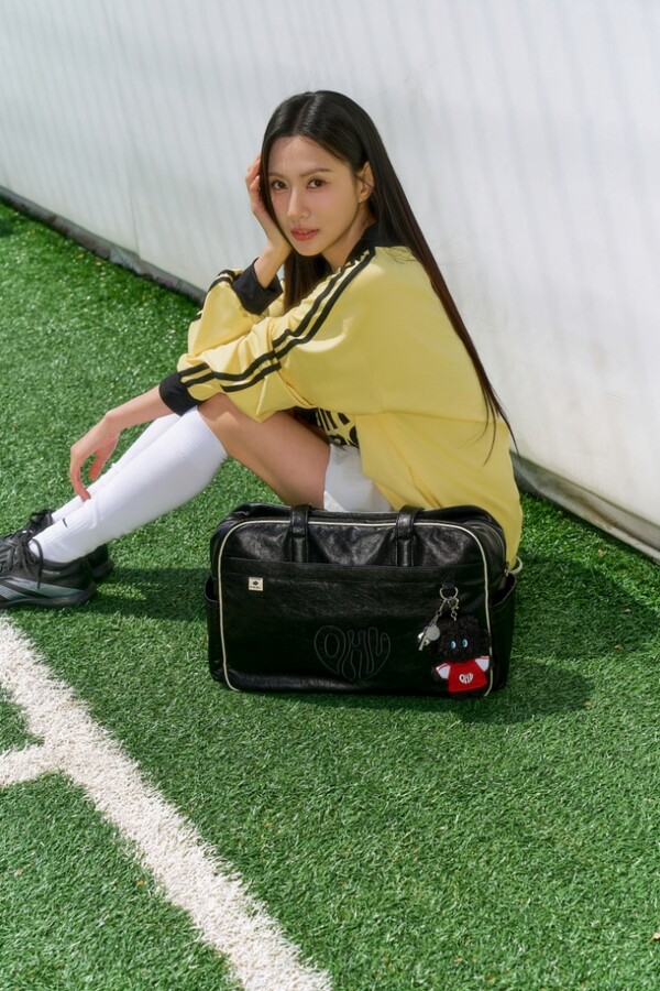 오하영, 패션브랜드 모델 넘어 디자인 참여…운동 경험 녹인 가방 출시