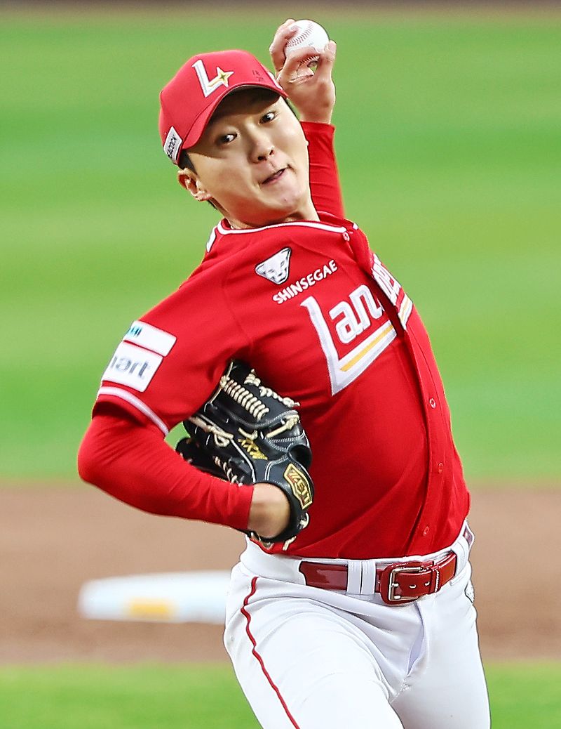 ▲ 5.2이닝 1실점으로 류현진과 선발 대결에서 판정승을 거둔 김건우 ⓒSSG랜더스