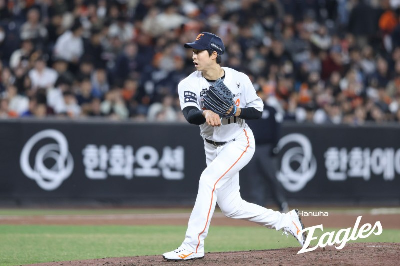 ▲ 선발과 중간에 모두 구멍이 뚫린 한화로서는 양쪽 모두에서 경험이 있는 엄상백의 이탈이 더 뼈아프게 느껴질 수밖에 없다 ⓒ한화이글스