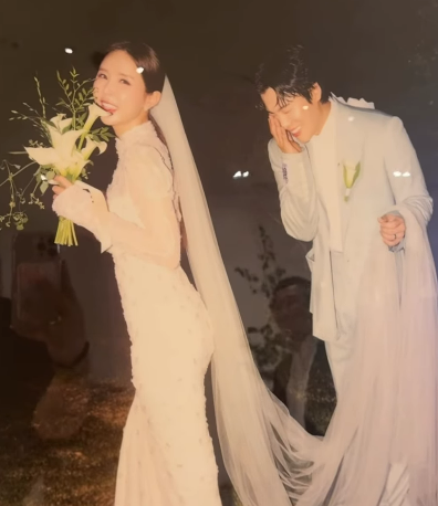 신지, 결혼식 현장 포착..면사포 잡아준 '7세 연하' ♥문원 '달달함 한도초과'