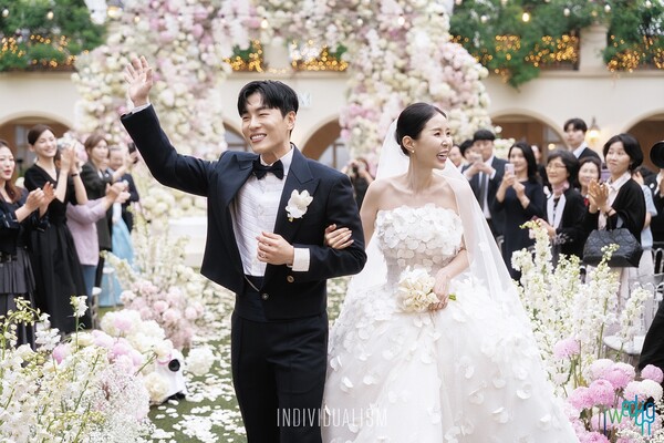 ▲ 신지, 문원이 2일 서울 역삼동 라움아트센터에서 결혼식을 올렸다. 제공|아이웨딩