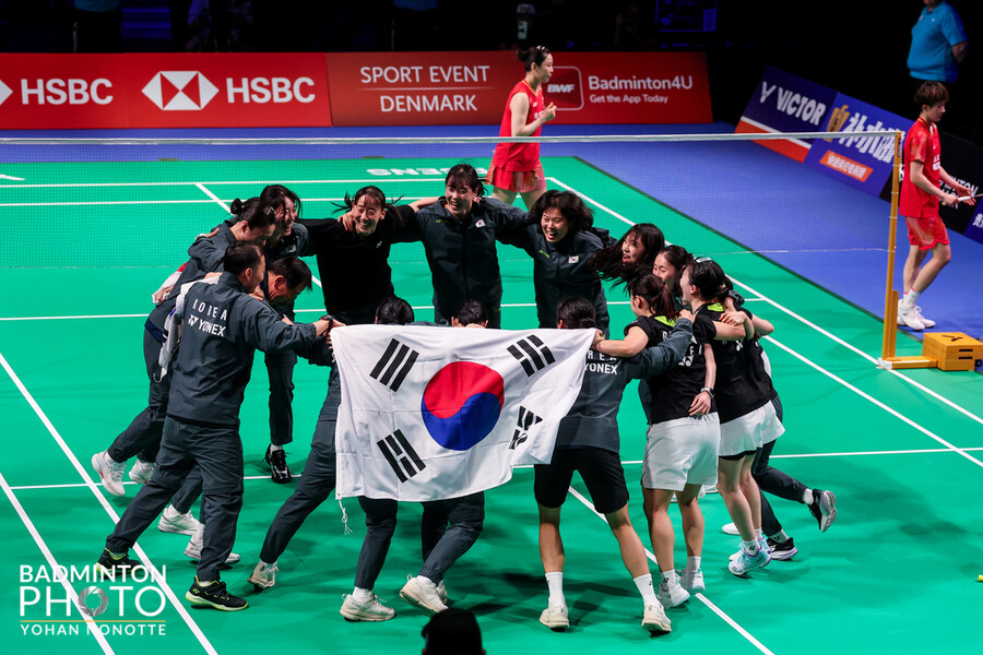 ▲ 대한민국이 중국을 꺾고 정상에 오릅니다. 안세영을 시작으로 김가은, 백하나와 김혜정 조가 승리하면서 중국 여자 배드민턴을 3-1로 완파하고 세계 챔피언에 등극했다. ⓒ 대한배드민턴협회