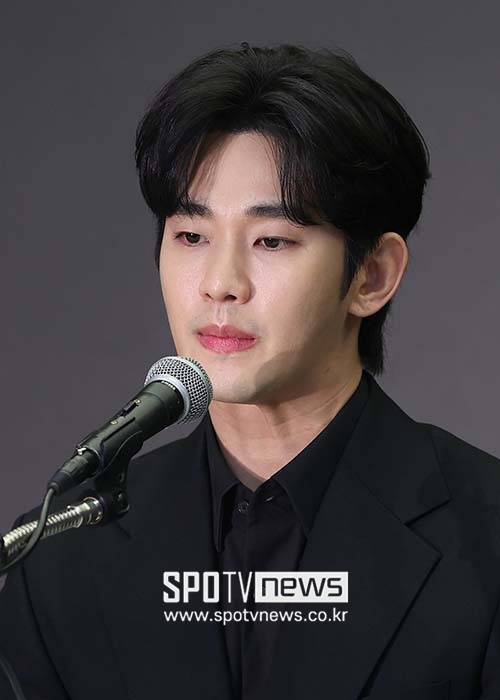 "아무 것도 못해" 김수현 근황 공개…성수동서 피폐한 얼굴로 발견