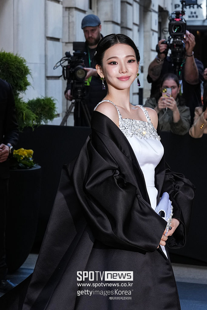 ▲ 에스파 카리나가 4일(현지시간) 뉴욕에서 열린 2026 멧 갈라에 참석했다.  ⓒ게티이미지