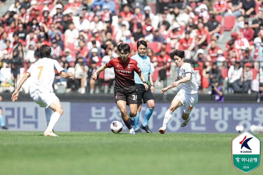 ▲ 어린이날인 5일 부천종합운동장에서 부천FC1995와 제주SK의 프로축구 K리그1 12라운드가 열렸다. 연고이전 역사와 맞물린 더비전은 뜨거운 장외대결이 펼쳐졌고, 남태희의 골로 제주의 1-0 승리로 끝났다.