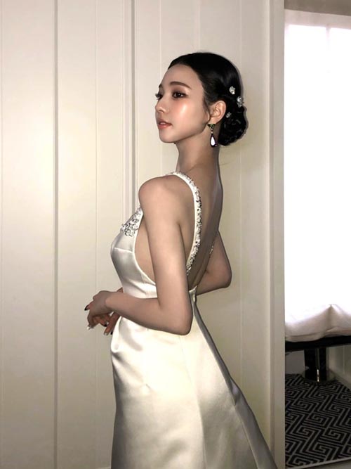 '옆·뒤 다 파였다' 카리나…시선 둘 곳 없는 치명적 드레스