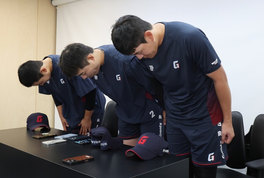 "죄송합니다" 롯데 도박 3인방 대신 회초리 맞았던 사장-단장-프런트도 '사과' 받았다