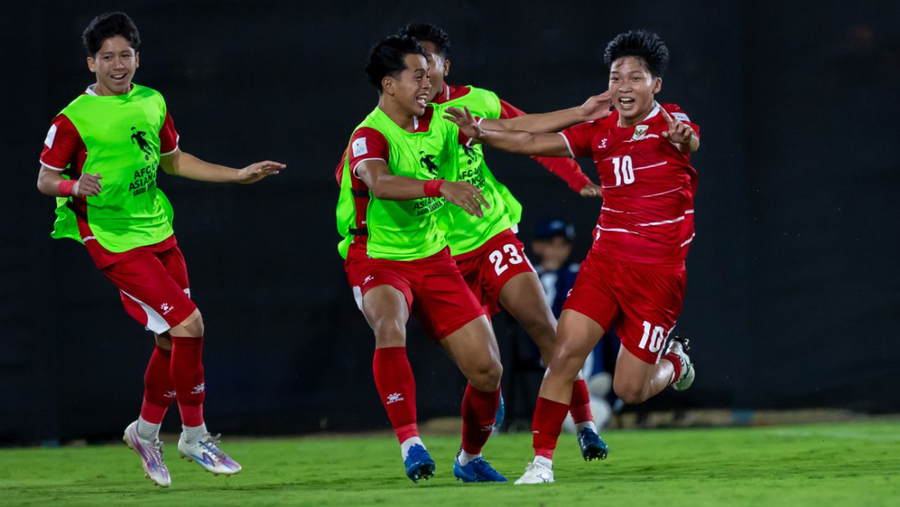 ▲ 자국 축구계에서 '역대 최강' 평가를 받고 있는 중국 17세 이하 대표팀이 아시안컵 본선 조별리그 1차전에서 인도네시아에 일격을 얻어맞아 불안한 첫발을 뗐다. 올해 치른 인도네시아와 두 차례 평가전에선 합계 10-2로 완파했던 터라 패전 내상이 더 크다. ⓒ AFC