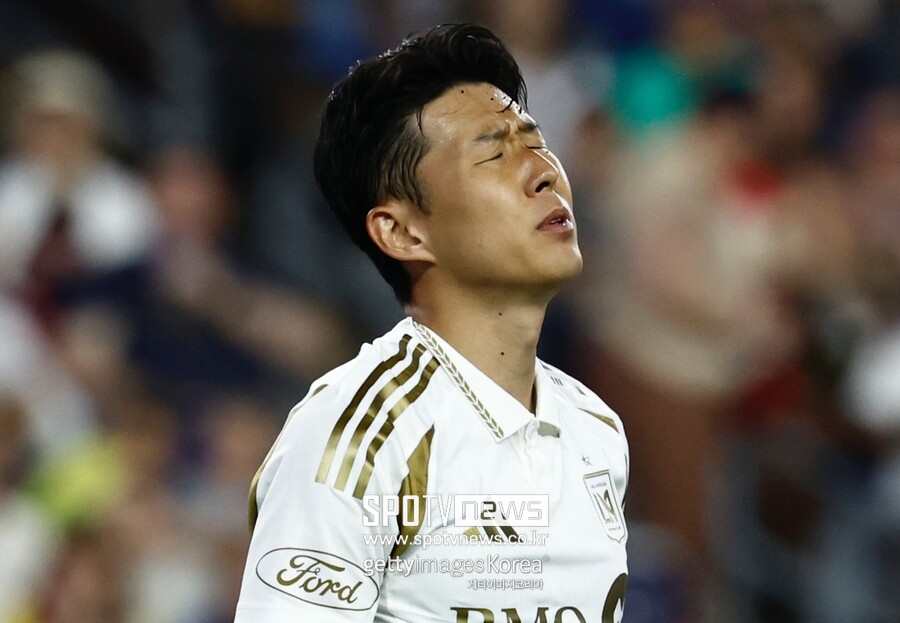 'LAFC 스스로 자멸' 손흥민 또 침묵, 동료들 PK 허용+패스미스 실점+퇴장까지...챔피언스컵 결승행 실패→톨루카에 0-4 패배