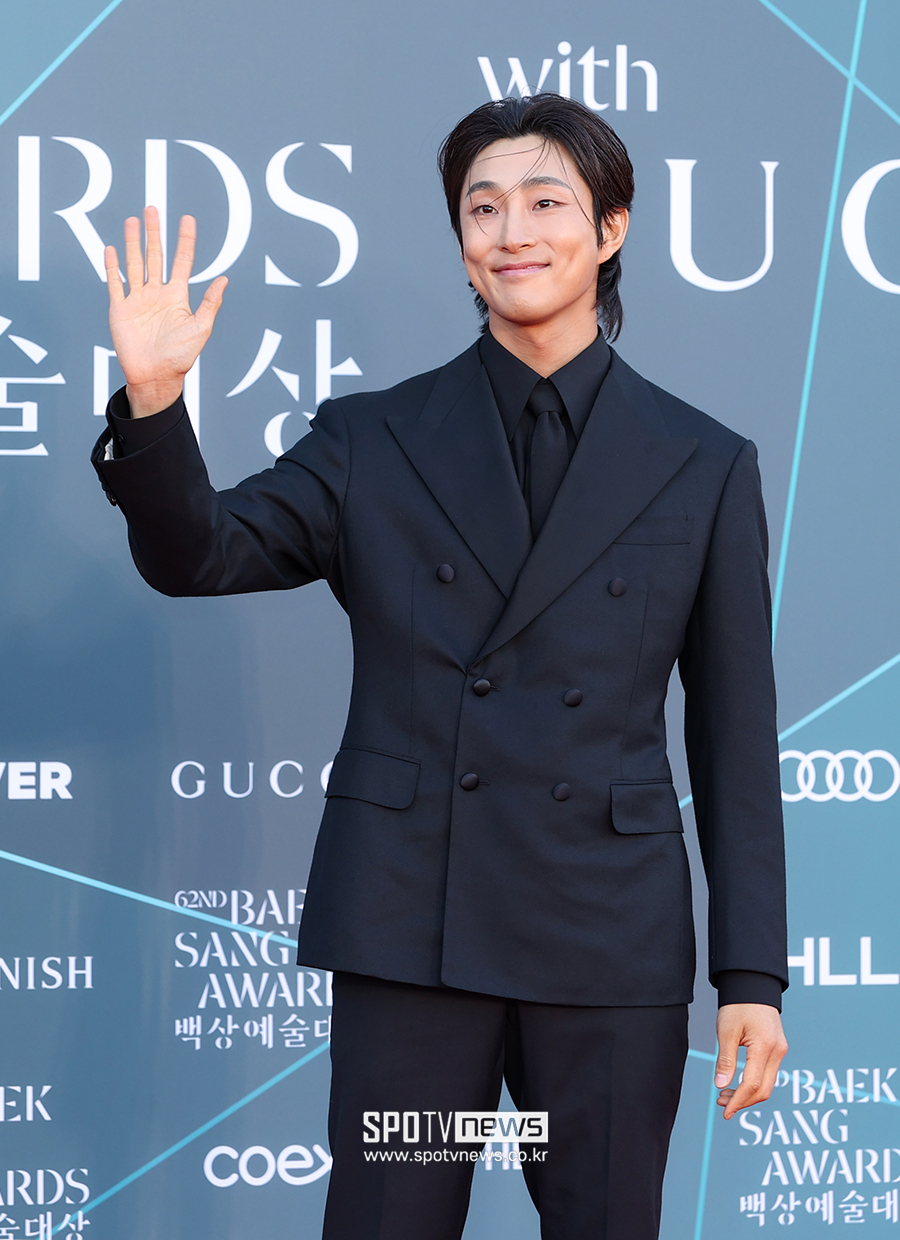 [포토S] 배나라, '젠틀한 손인사'