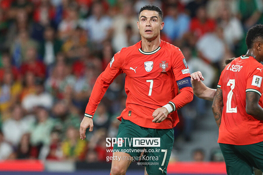 ▲ fifa world cup 2026 qualifier lisboa ball team portugal v republic of ireland - fifa world cup 2026 qualifier teams bola lisbon football cristiano ronaldo players player futebol