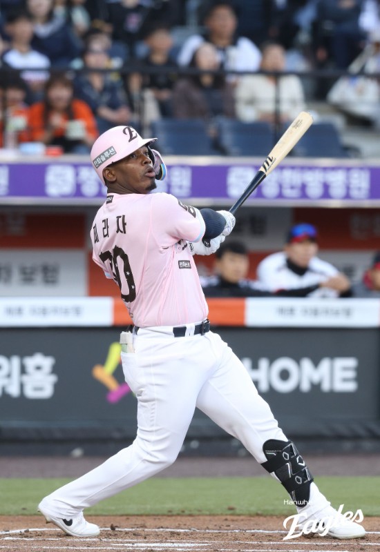 LG 4연속 안타에 2득점→페라자 한 방에 동점…'몬스터월' 넘겼다, 시즌 6호 투런포