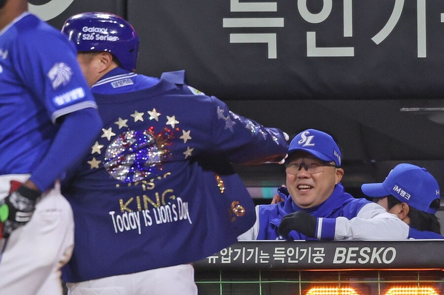 ▲ 왼쪽부터 최형우, 박진만 감독 ⓒ삼성 라이온즈