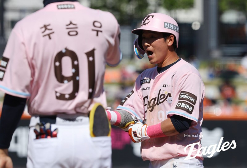 ▲ 대표적인 LG 킬러인 황영묵은 10일 대전 LG전에서 3안타 3타점 대활약을 펼치며 팀의 승리를 이끌었다 ⓒ한화이글스