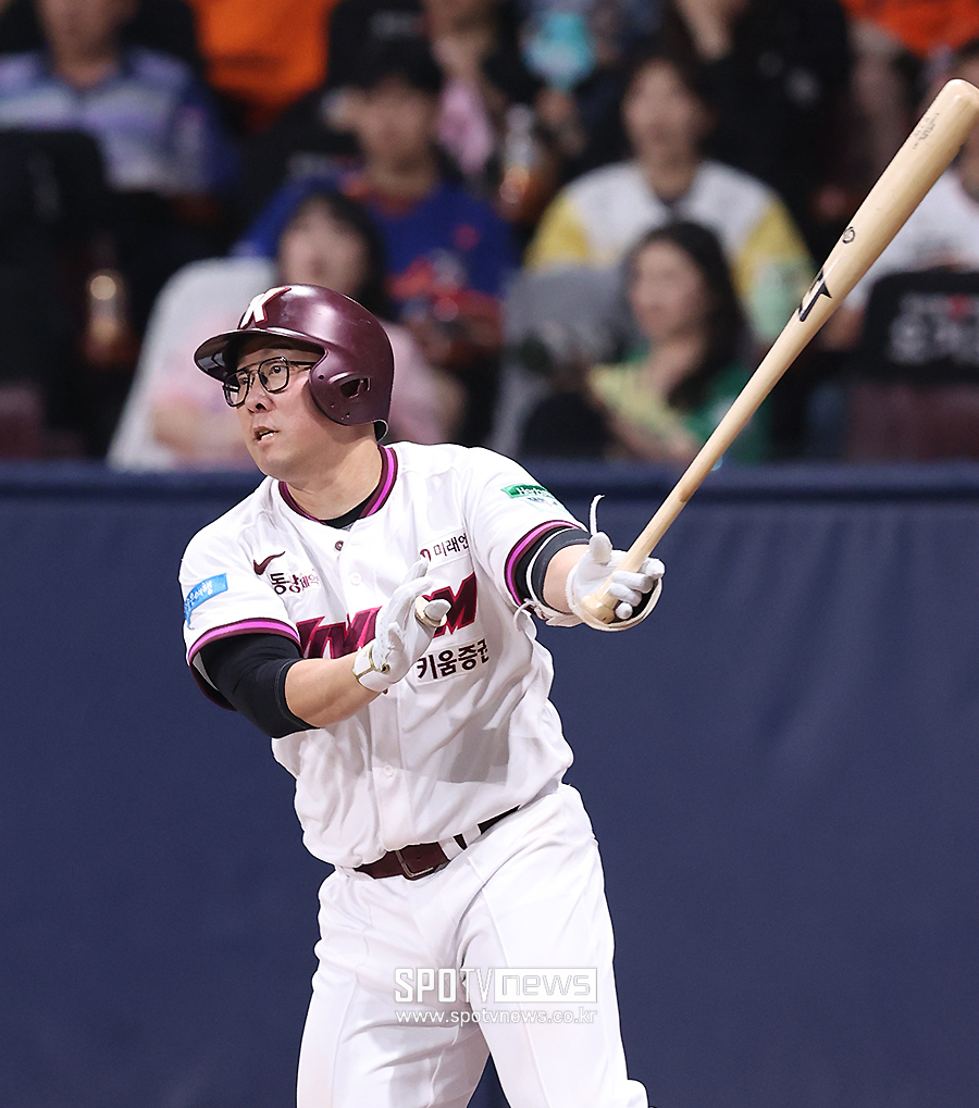 [포토S] 안치홍, '류현진 상대로 2타점 적시타!'