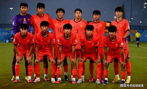 ▲ 중국이 U-17 월드컵에 마지막으로 참가한 건 2005년 페루 대회였다. 당시 북한, 카타르와 아시아를 대표해 출전했고 A조 2위를 차지하며 8강행 '깜짝 쾌거'를 이뤘다. 튀르키예와 8강전에선 1-5로 대패해 고개를 떨궜다. ⓒ 중국 '소후'