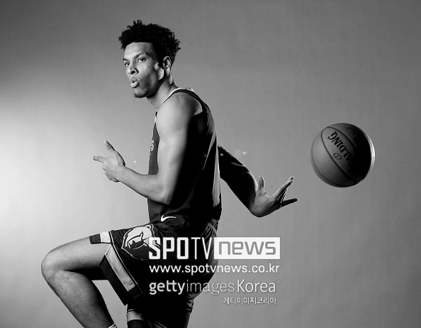 '충격' 29세 스타의 비극적인 죽음...갑작스럽게 세상을 떠난 클라크→경찰은 '약물 과다 복용' 가능성 시사