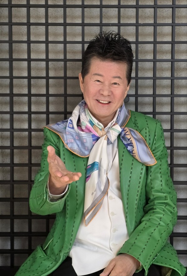 ▲ '무명전설'에서 우승한 후배가수 성리를 뜨겁게 응원한 가수 태진아. 제공|진아엔터테인먼트