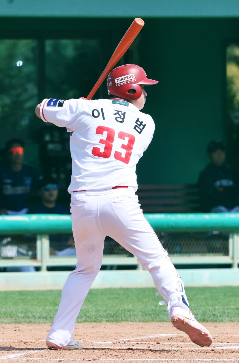 ▲ 최근 SSG 퓨처스팀에서 가장 뜨거운 타격감을 이어 가고 있는 이정범 ⓒSSG랜더스