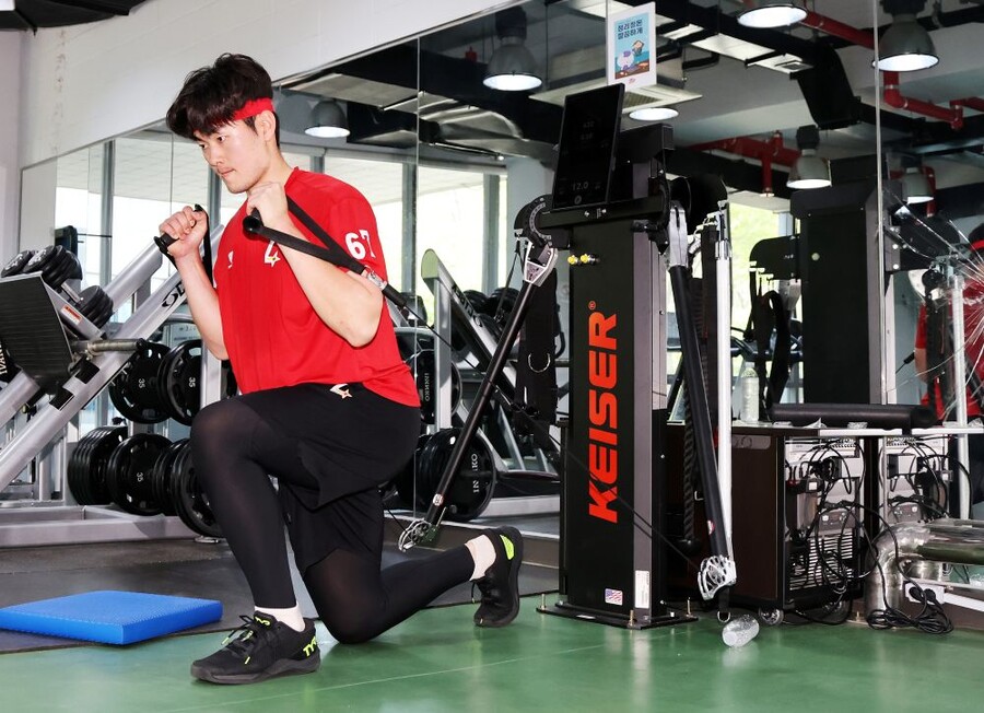 ▲ 발목 수술 재활을 마친 뒤 점차 컨디션이 올라오는 모습을 보여주고 있는 최용준 ⓒSSG랜더스