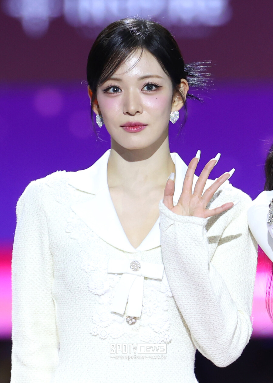 프로미스나인 이채영, 위경련-탈수로 대학축제 연이어 불참 "양해 부탁"