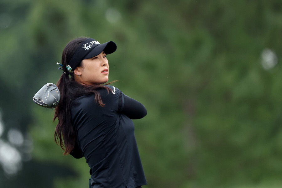 258m '대포알' 드라이브 쾅쾅…윤이나, LPGA 크로거 퀸시티 공동 선두 출발