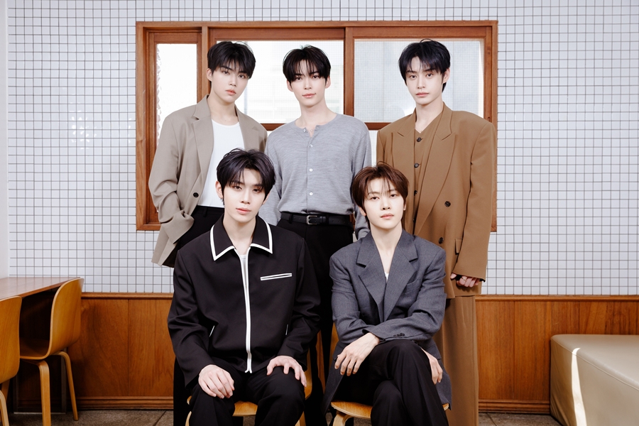 ▲ 제로베이스원. 왼쪽 위부터 시계방향으로 박건욱, 성한빈, 김지웅, 석매튜, 김태래. 제공|웨이크원