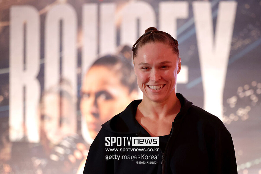 '17초 만에 끝냈다' UFC 전 챔피언 로우지 1R 암바승…"이젠 아이낳을 것" 은퇴 시사