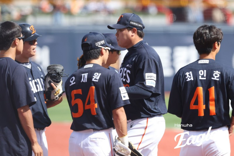 이럴 수가! 한화 불펜 4실점 방화→류현진 '한·미 통산 200승' 날아갔다…대기록은 다음 기회에