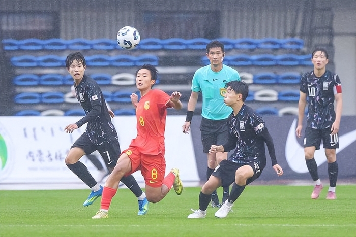 ▲ 대한민국 16세 이하(U-16) 축구대표팀 선수들이 중국 네이멍구자치구 후허하오터에서 열린 2026 중국축구협회(CFA) U-16 4개국 친선대회 최종 3차전 중국전에서 패해 우승컵을 중국에 내줬다. ⓒ 시나스포츠