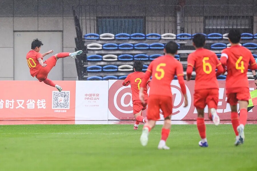 ▲ 대한민국 16세 이하(U-16) 축구대표팀 선수들이 중국 네이멍구자치구 후허하오터에서 열린 2026 중국축구협회(CFA) U-16 4개국 친선대회 최종 3차전 중국전에서 패해 우승컵을 중국에 내줬다. ⓒ 시나스포츠