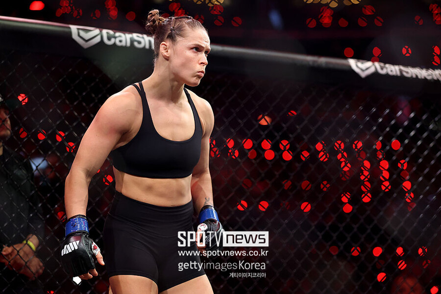 '17초 만에 33억' 론다 로우지 파이트머니 공개…넷플릭스, UFC 위협한다