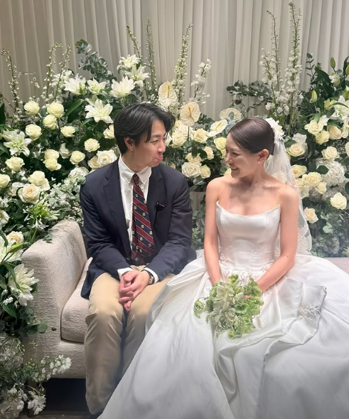 박은영 결혼식 간 손종원, 오빠가 따로 없네…의리 빛난 하객 패션