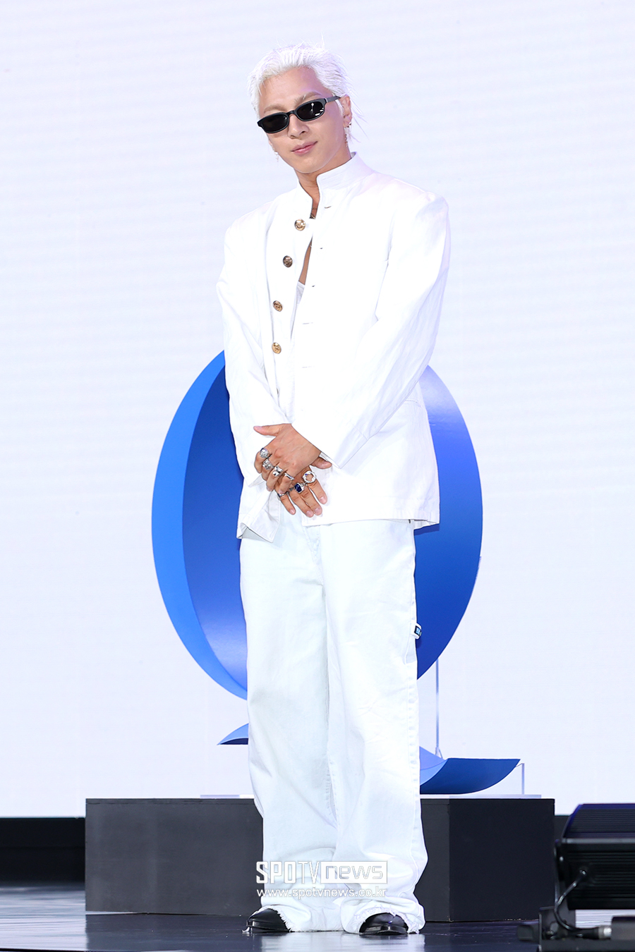 [포토S] 태양, '화려한 화이트 슈트'