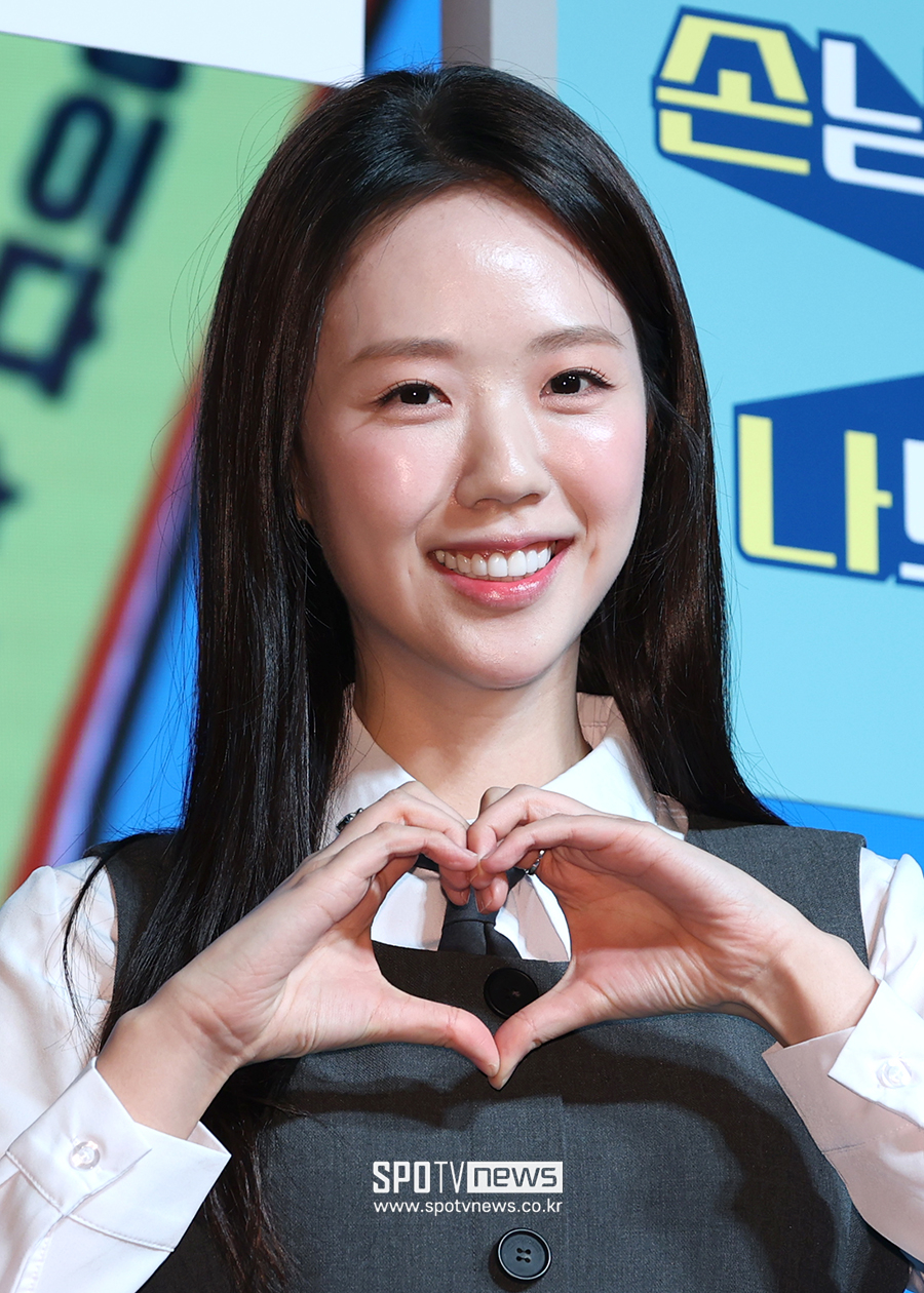 [포토S] 지예은, '♥바타'와 열애 인정 후 첫 공식석상