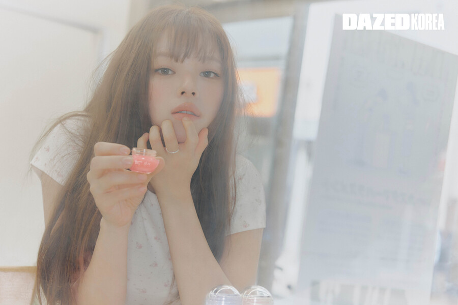 ▲ 트와이스 정연이 물오른 미모를 뽐냈다.  제공|데이즈드, 그림공작소