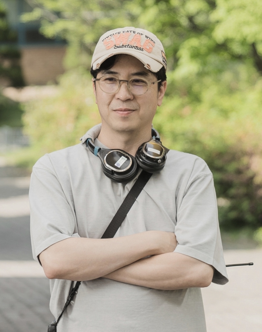 역사왜곡 논란 '대군부인' 감독 "무지에 사과…자문 받았지만, 늪에 빠졌다" 눈물[인터뷰①]