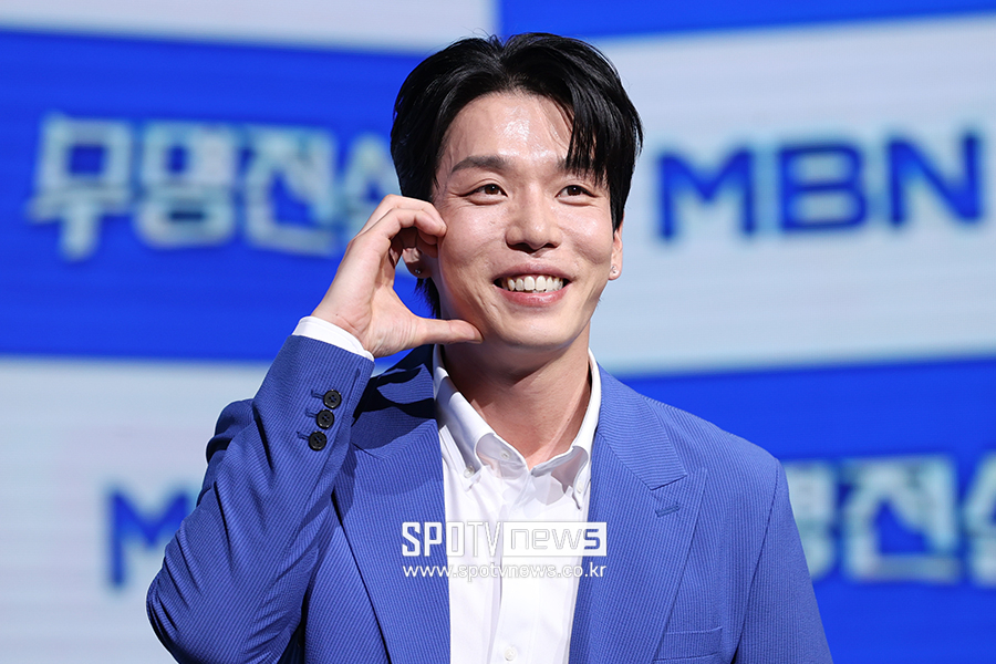 [포토S] 이창민, '볼하트 어색하네요'