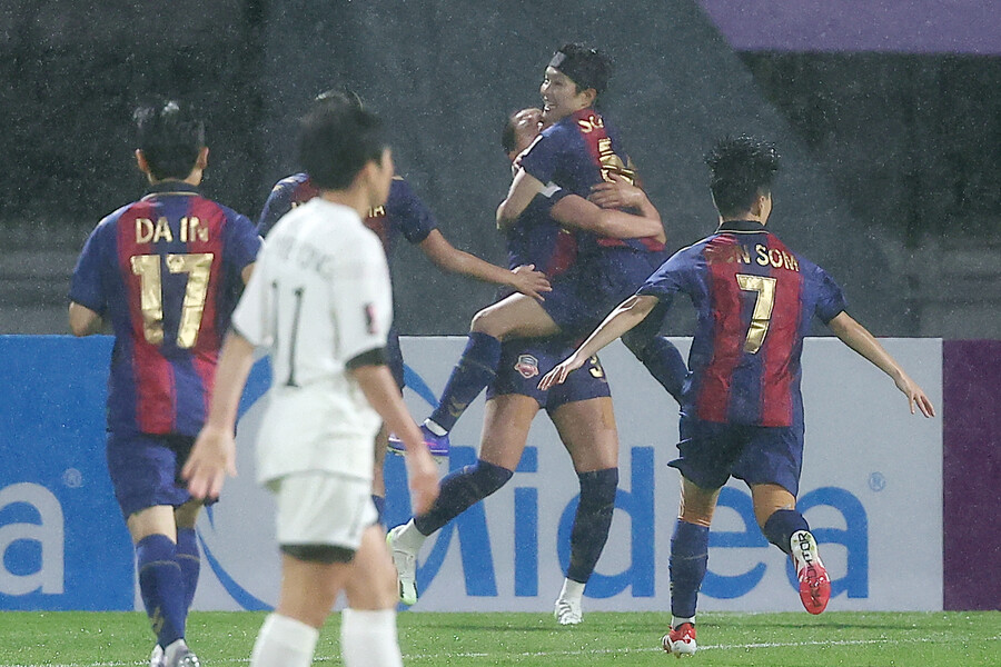 ▲  20일 수원 장안구 수원종합운동장에서 열린 아시아축구연맹(AFC) 여자 챔피언스리그(AWCL) 4강 수원FC 위민과 내고향여자축구단의 경기. 수원FC가 아쉽게 결승 진출에 실패했다. ⓒ 연합뉴스
