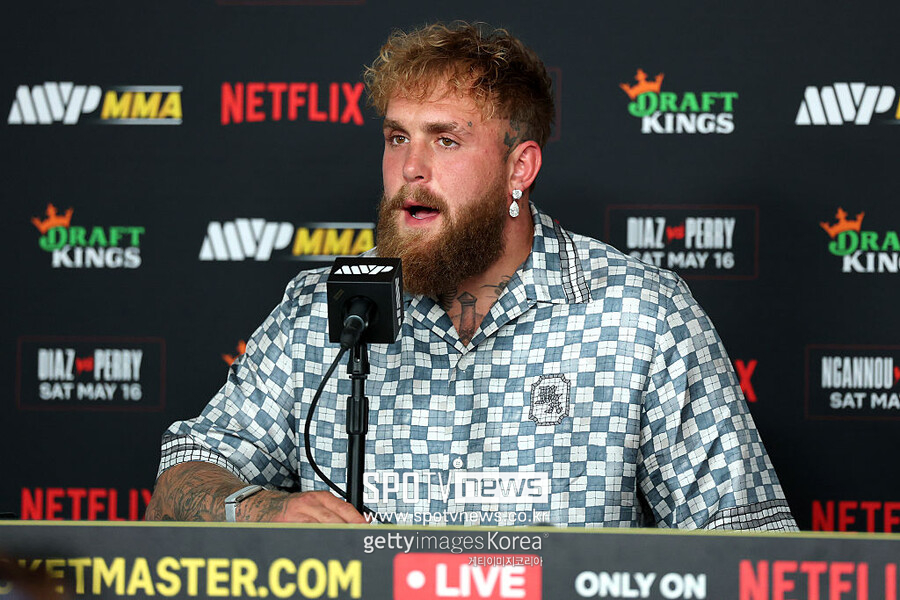 "UFC 선수 중심적이지 않아" 저격, '로우지·은가누 출전' 넷플릭스 초대박에 도전장 던졌다