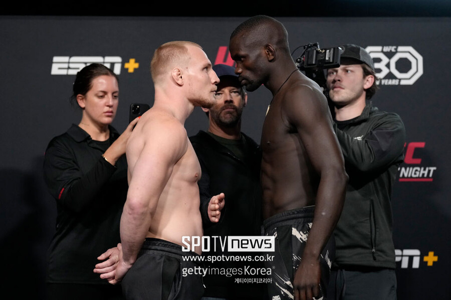 충격, "통장에 7달러 밖에" 가난 고백했던 UFC 파이터, 갑작스럽게 은퇴 발표…왜?