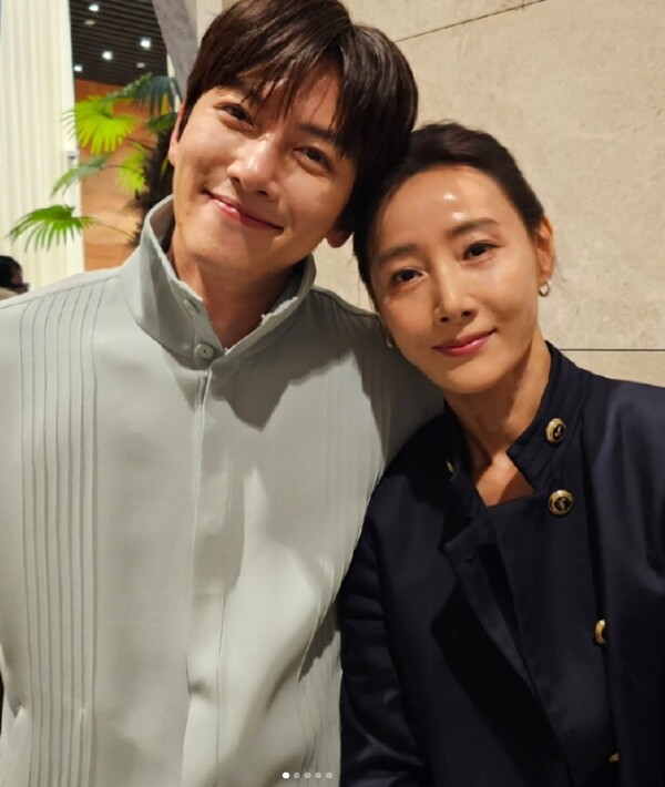 ▲ 지창욱과 12년만의 만남을 인증한 도지원. 출처 ㅣ 도지원 SNS 